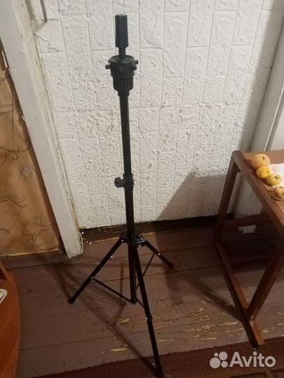 Продаю штатив для парикмахеров