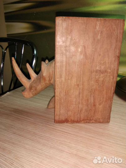 Статуэтка носорог