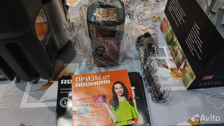 Соковыжималка центробежная Redmond RJ-M908