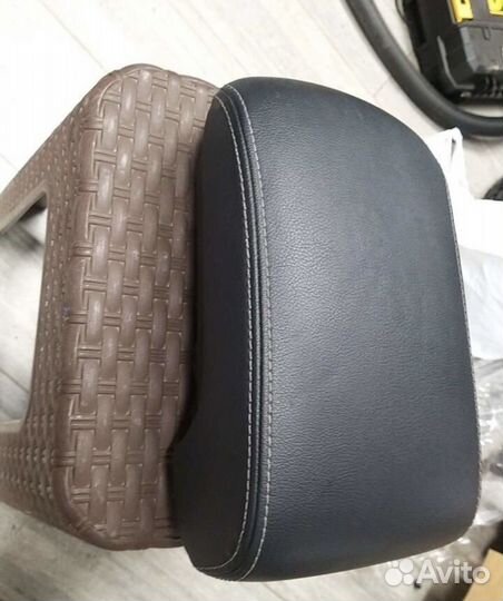 Кожаный подлокотник Mitsubishi Lancer Evolution X