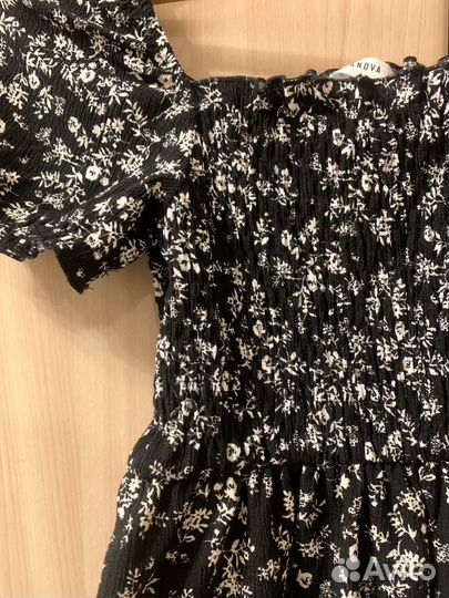 Платье черное в мелкий цветок короткое выше колено