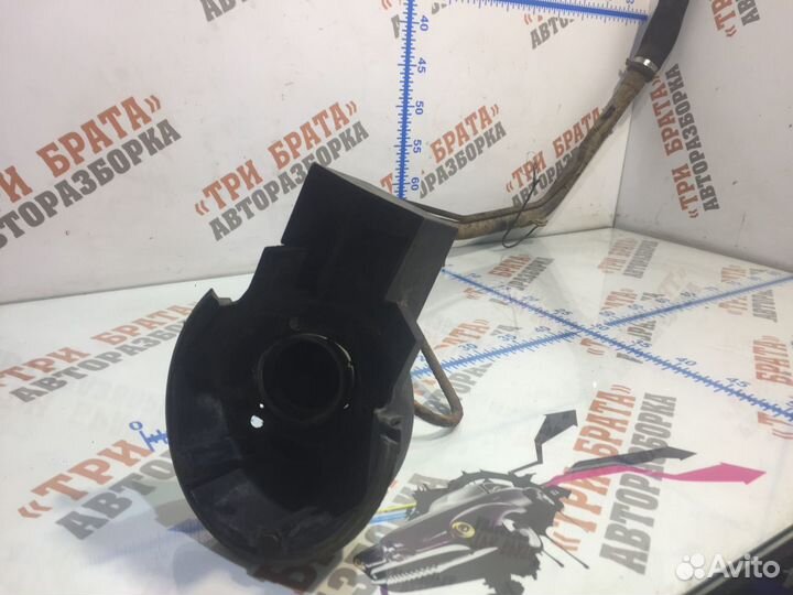 Крайслер 300M Горловина бака