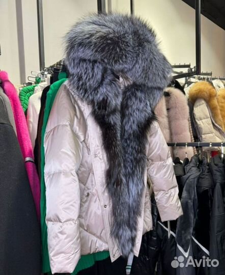 Пуховик с натуральным мехом р.44