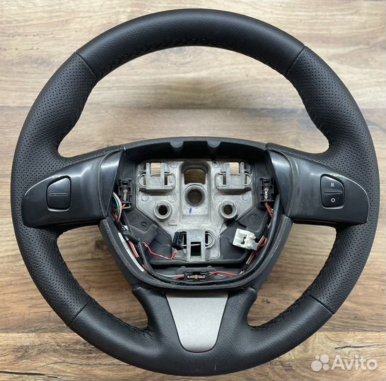 Руль Logan Duster Sandero новый с кнопками