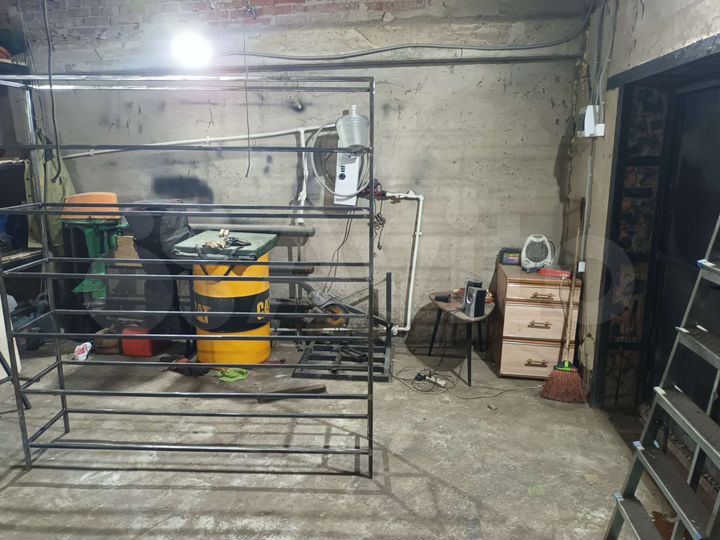 Гараж, > 30 м²