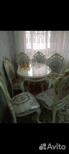 Стулья и стол