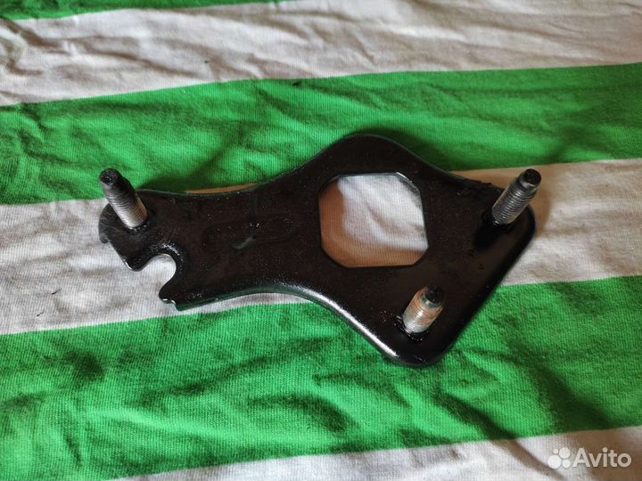 416101R100 Кронштейн главного цилиндра сцепления H