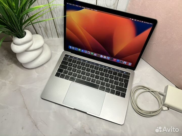 MacBook Pro 13 Touch Bar i5 8GB 512GB SSD 100акб