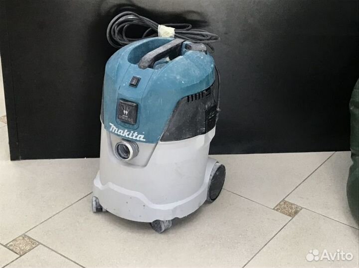 Строительный пылесос Makita VC2512L