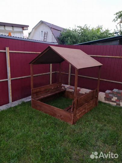 Песочница с крышей