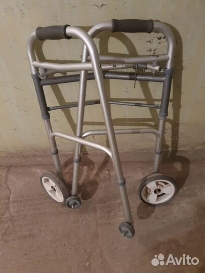 Ходунки для взрослых на колесах