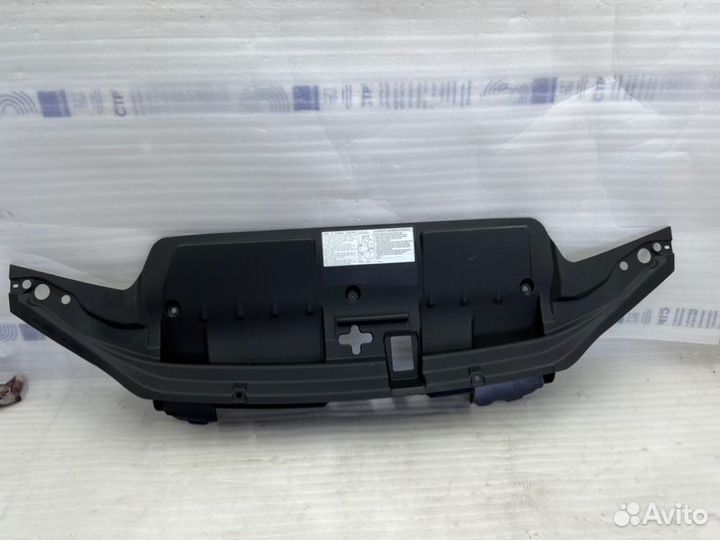 Накладка замка капота передняя Toyota Land Cruiser