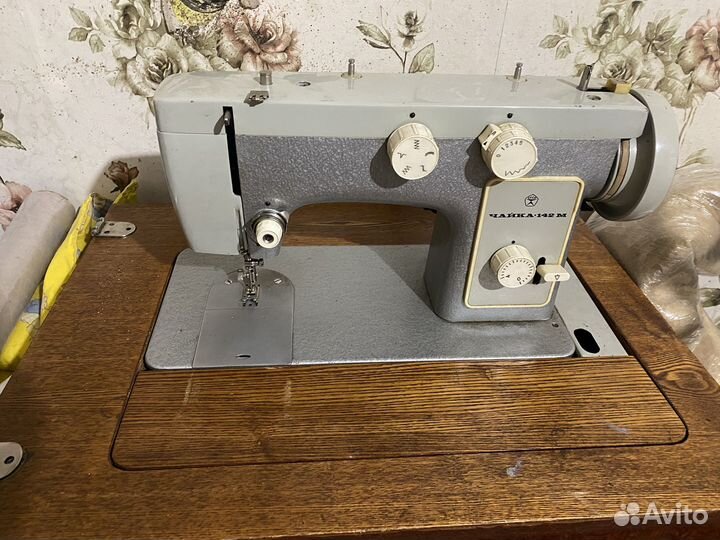 Швейная машинка чайка 142 м