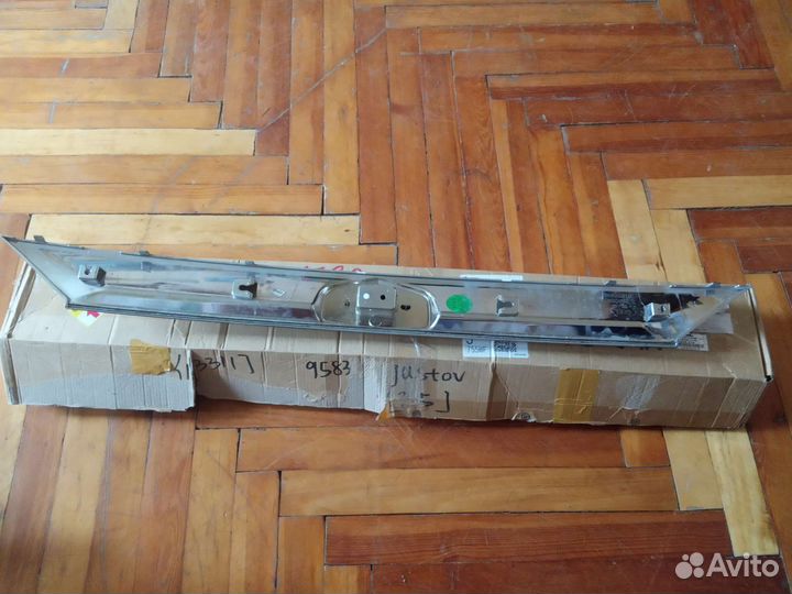 Накладка крышки багажника Geely Atlas 2018