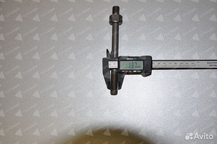 Болт коренной 13033057/13037381 Deutz TD226B-6