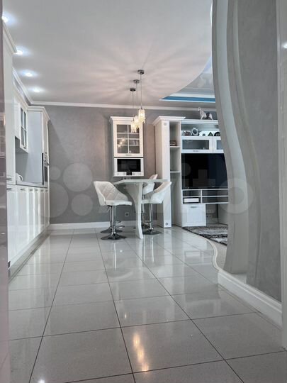 3-к. квартира, 65 м², 1/15 эт.