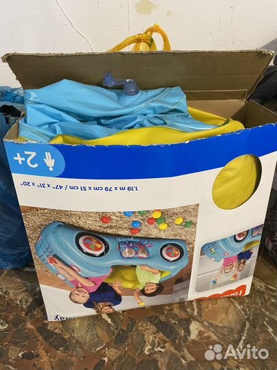 Надувной бассейн с шариками Fisher Price машина