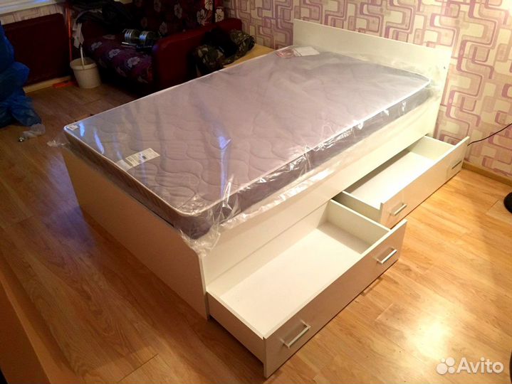 Кровать