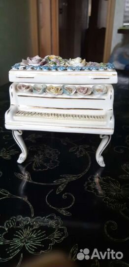 Шкатулка фарфоровая 