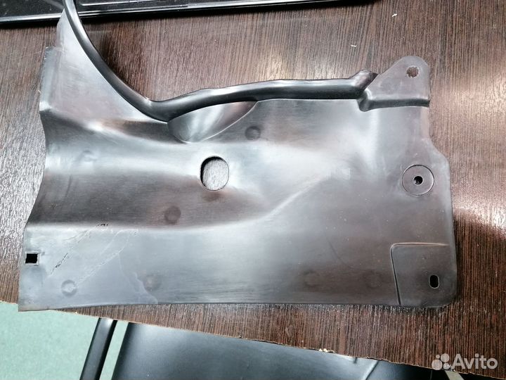 Брызговик отсека моторного правый Mazda 3 03-09