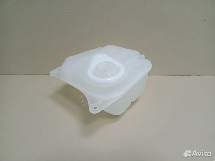 Бачок расширительный Audi 100 C4 (90-94), A6 C4