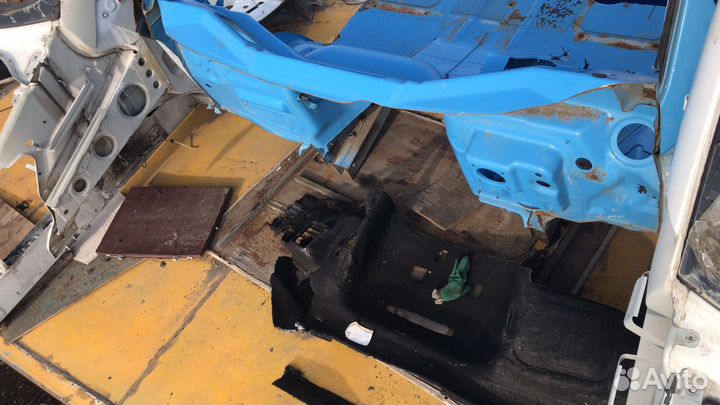 Четверть Мерседес Спринтер Пороги