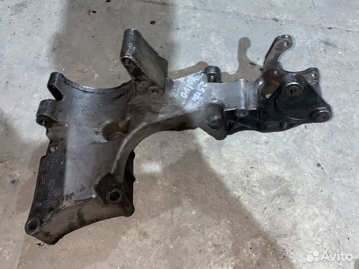 Кранштейн 07414516В Volvo V70 2.5tdi