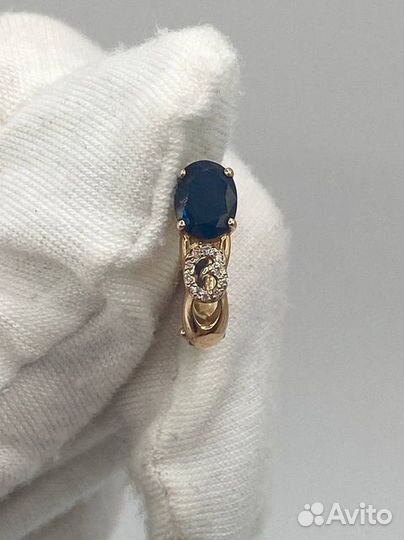 Золотые серьги с камнем