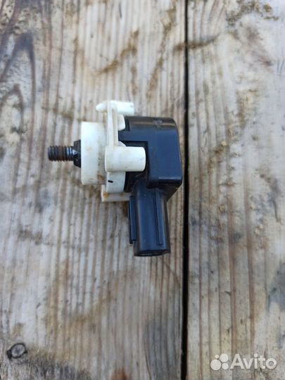 Датчик положения кузова Toyota