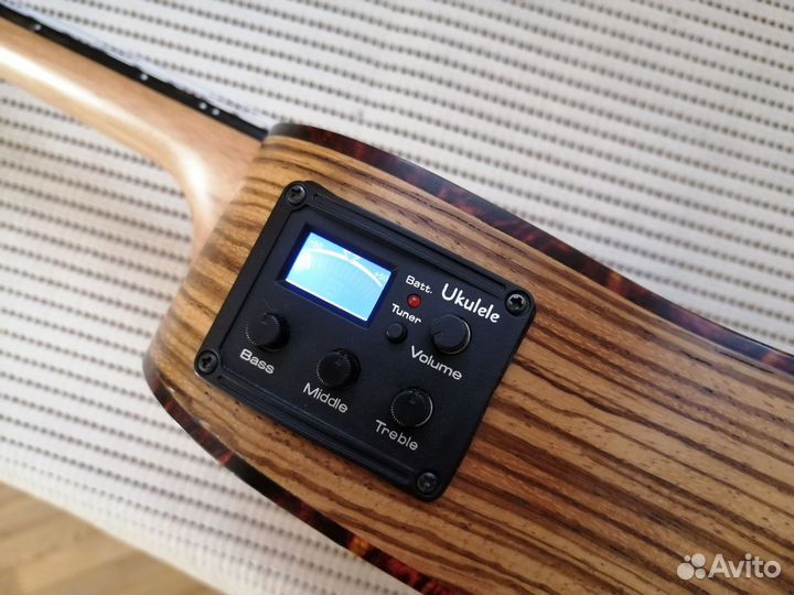 Укулеле Martin Romas MR-02Z EQ концерт (с чехлом)