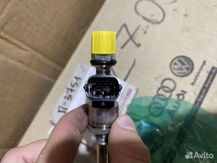 Форсунка топливная Porsche Cayenne 948605230AX Нов