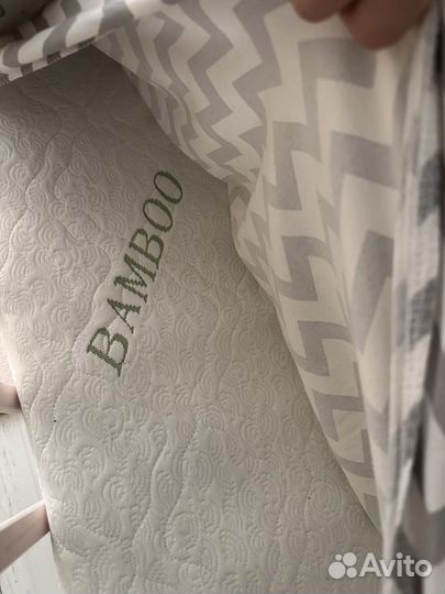 Детская кроватка с маятником и ящиком