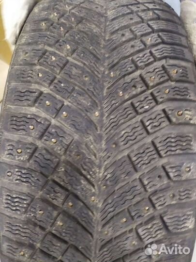 Michelin X-Ice North 4 275/45 R21 и 315/40 R21