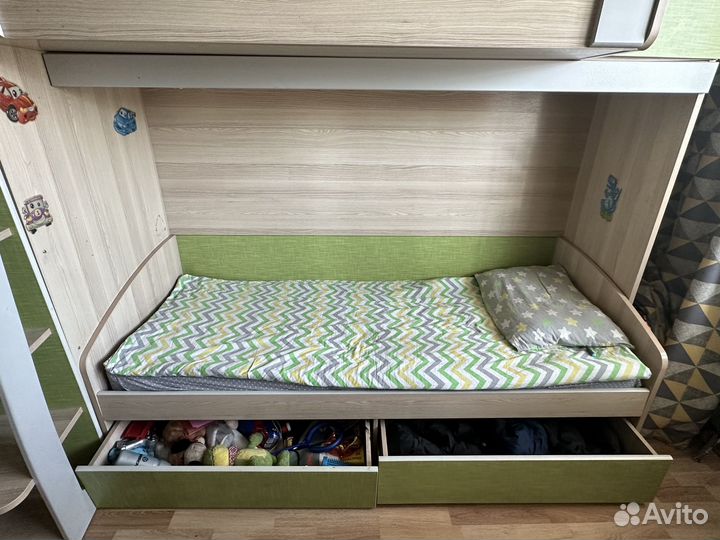 Продам двухъярусную кровать «трия»