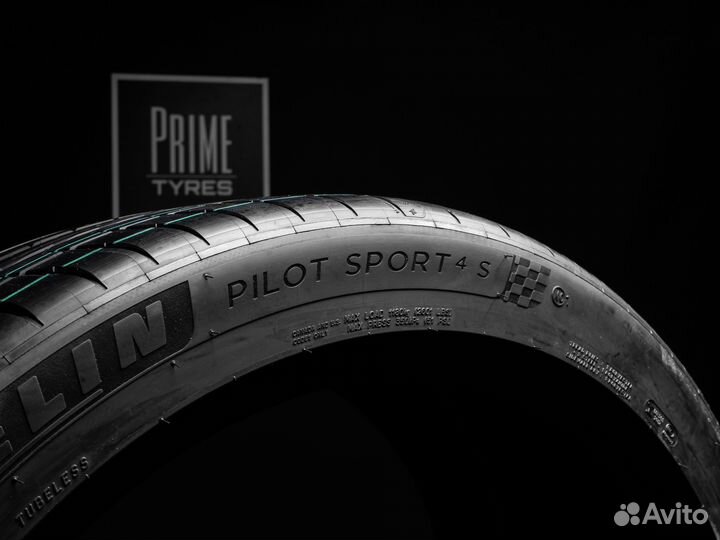 Michelin Pilot Sport 4 S 285/40 R22 и 325/35 R22