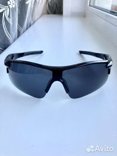 Спортивные очки солнцезащитные чëрные