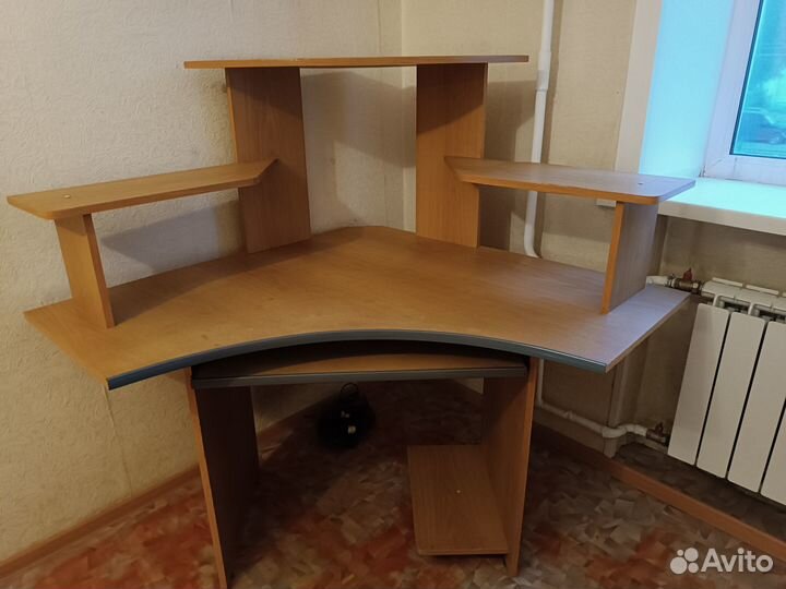 Письменный стол бу угловой
