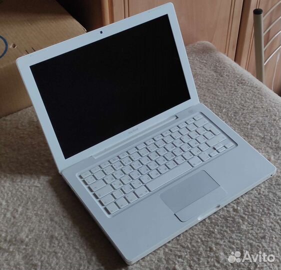 Оригинальный Apple MacBook Early 2008