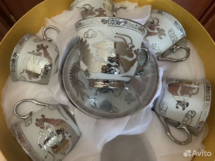 Набор чашек с блюдцами