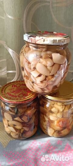 Грибы маринованные