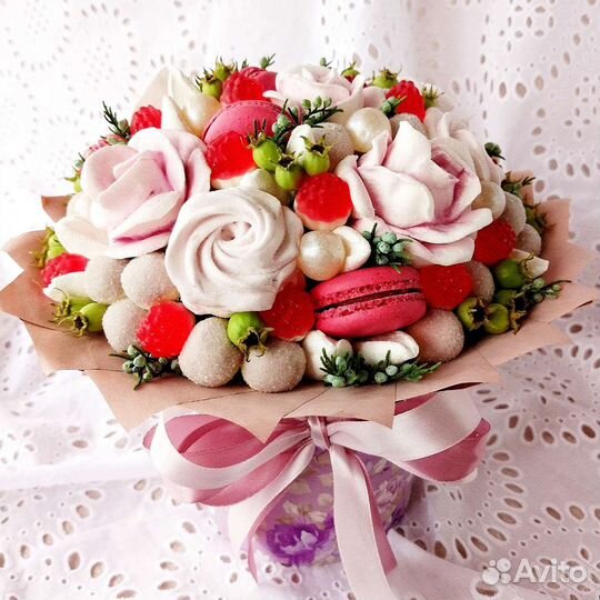 Съедобный букет из сладостей тренеру
