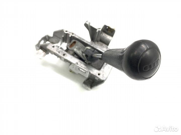 Ручка кпп Audi A6 C4 AAT / 2500CC / 115HP / 85KW