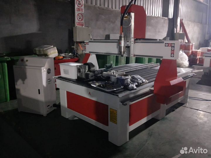 Фрезер чпу по дереву 1318 с токарной осью на столе