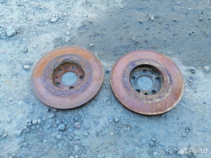 Диски тормозные передние Volkswagen Bora / Golf 4