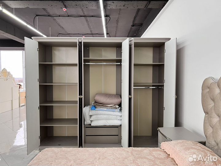 Спальный гарнитур