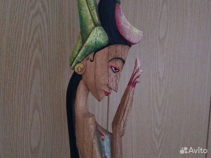 Статуэтка из дерева, для интерьера