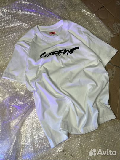 Белая футболка