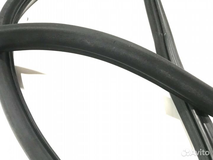 Уплотнитель задний левый Audi A6 C6 Avant