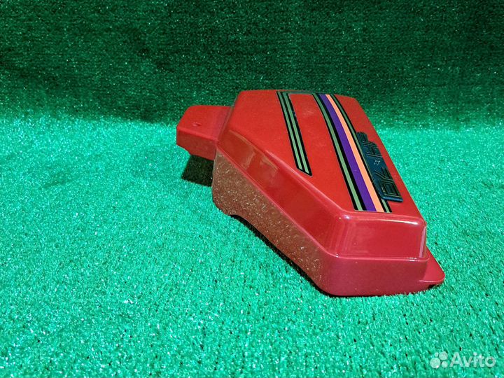 Крышка бардачка на мопед левая