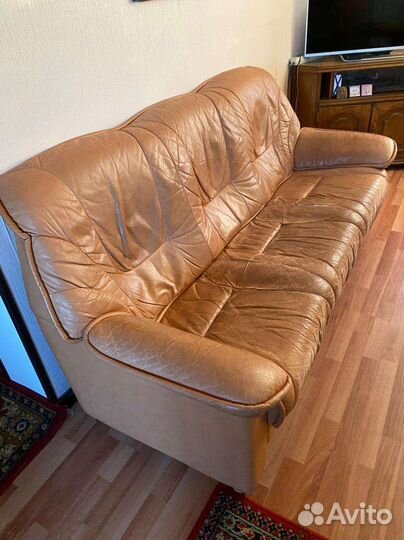 Кожаный диван и 2 кресла бу